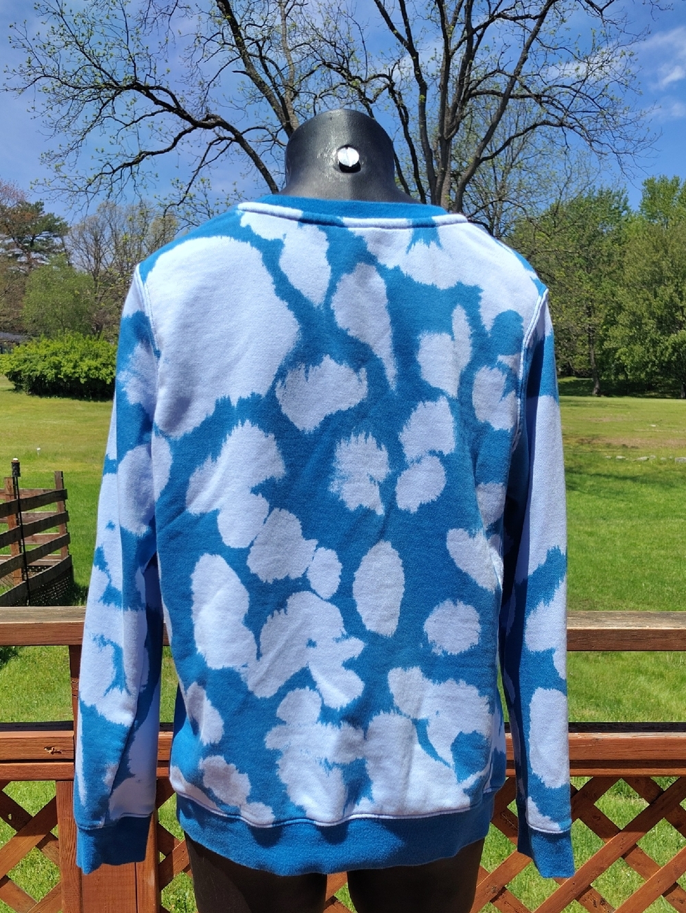 Nike Blue & Light Blue Tie Dye Splotch Print Crewneck Youth Sweatshirt Size XL - Picture 3 of 9